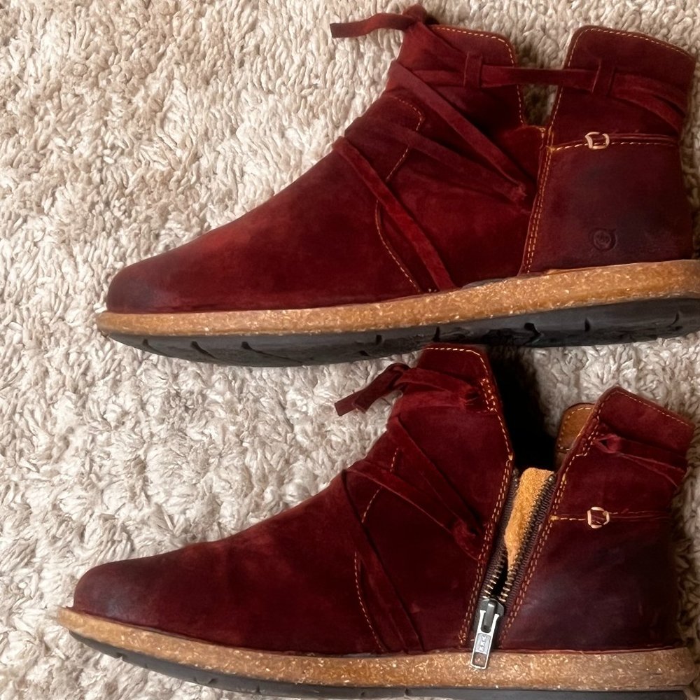 Born bottie red wine size 11 like new